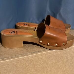 Dirty Laundry heeled clogs